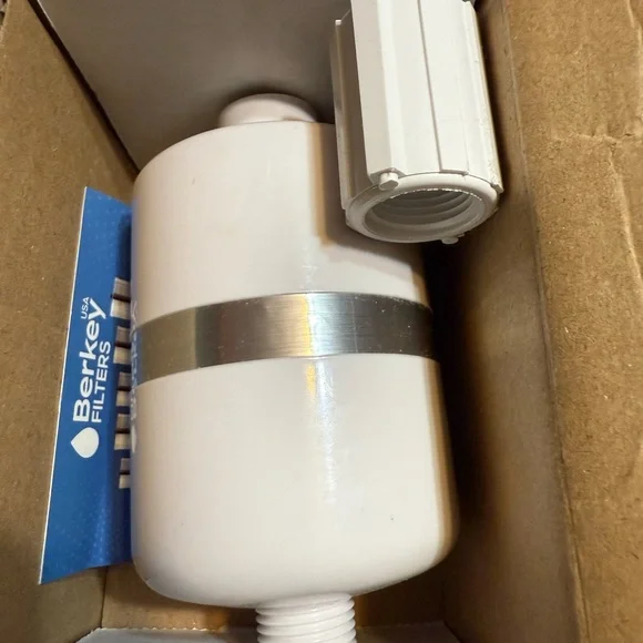 Berkey White Shower Head with Chrome Accents - Picture 3 of 5